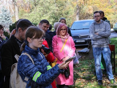 Uczestnicy konferencji prasowej dot. rozbudowy infrastruktury rowerowej na terenie województwa lubuskiego w Gminie Szprotawa – VELO SPROTAVIA”. 