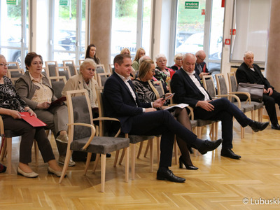 Uczestnicy obrad Ogólnopolskiego Porozumienia Rad Seniorów w urzędzie marszałkowskim w Zielonej Górze
