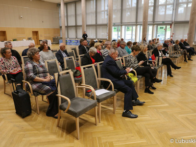 Uczestnicy obrad Ogólnopolskiego Porozumienia Rad Seniorów w urzędzie marszałkowskim w Zielonej Górze