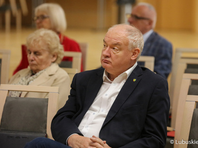 Uczestnicy obrad Ogólnopolskiego Porozumienia Rad Seniorów w urzędzie marszałkowskim w Zielonej Górze