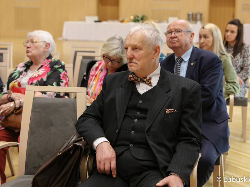 Uczestnicy obrad Ogólnopolskiego Porozumienia Rad Seniorów w urzędzie marszałkowskim w Zielonej Górze