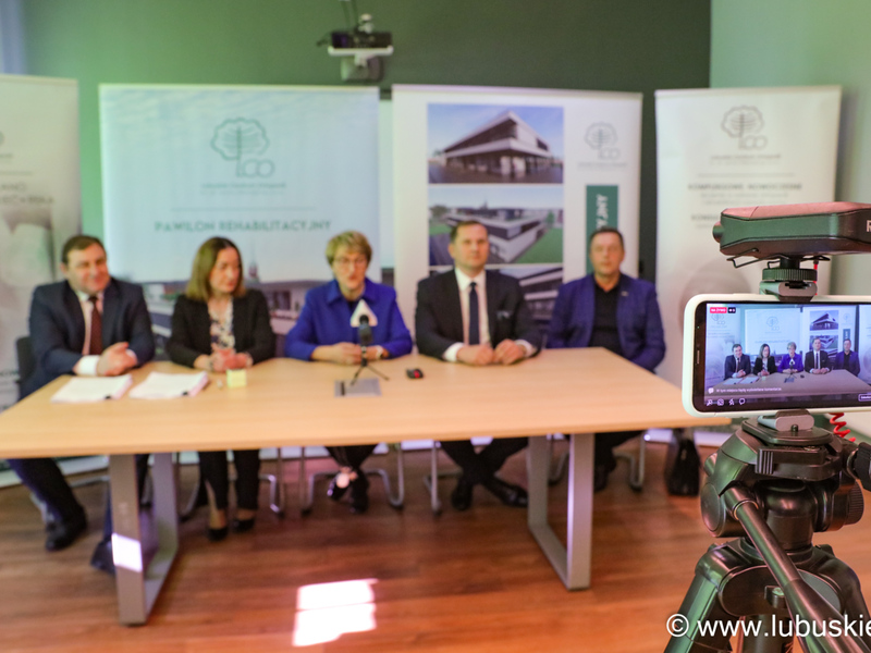 Podpisanie umowy w sprawie nowego pawilonu LCO