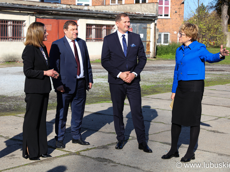 Podpisanie umowy w sprawie nowego pawilonu LCO