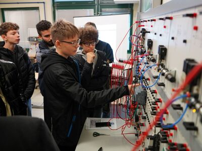 27 października 2022 r. Dzień promocyjny nowego kierunku kształcenia na UZ - Inżynierii Lotniczej - w siedzibie Wydziału Mechanicznego Uniwersytetu Zielonogórskiego