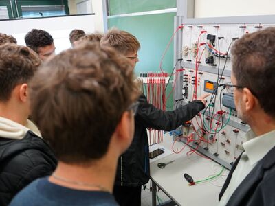 27 października 2022 r. Dzień promocyjny nowego kierunku kształcenia na UZ - Inżynierii Lotniczej - w siedzibie Wydziału Mechanicznego Uniwersytetu Zielonogórskiego