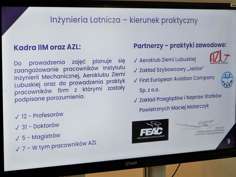 27 października 2022 r. Dzień promocyjny nowego kierunku kształcenia na UZ - Inżynierii Lotniczej - w siedzibie Wydziału Mechanicznego Uniwersytetu Zielonogórskiego