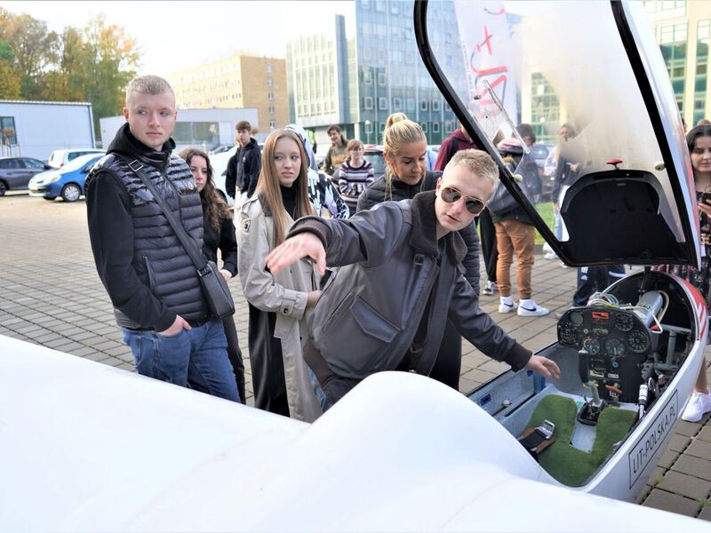27 października 2022 r. Dzień promocyjny nowego kierunku kształcenia na UZ - Inżynierii Lotniczej - w siedzibie Wydziału Mechanicznego Uniwersytetu Zielonogórskiego