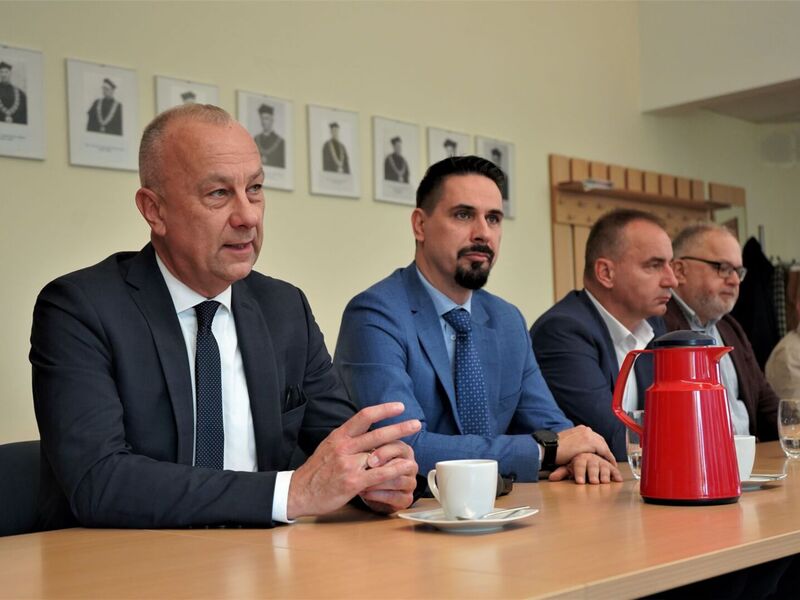 27 października 2022 r. Dzień promocyjny nowego kierunku kształcenia na UZ - Inżynierii Lotniczej - w siedzibie Wydziału Mechanicznego Uniwersytetu Zielonogórskiego