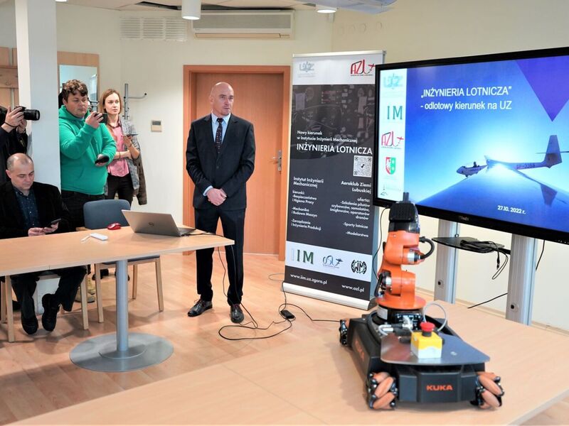 27 października 2022 r. Dzień promocyjny nowego kierunku kształcenia na UZ - Inżynierii Lotniczej - w siedzibie Wydziału Mechanicznego Uniwersytetu Zielonogórskiego