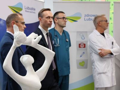2 listopada 2022 r. rozpoczęły się przenosiny oddziałów zielonogórskiego Szpitala Uniwersyteckiego do Centrum Zdrowia Matki i Dziecka. Z tej okazji odbył się briefing prasowy. 