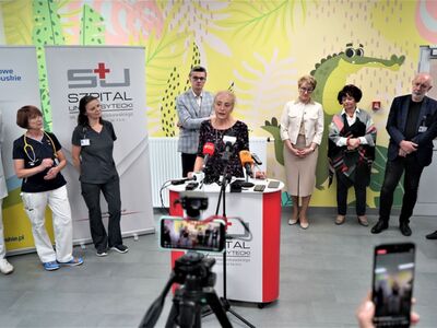 2 listopada 2022 r. rozpoczęły się przenosiny oddziałów zielonogórskiego Szpitala Uniwersyteckiego do Centrum Zdrowia Matki i Dziecka. Z tej okazji odbył się briefing prasowy. 