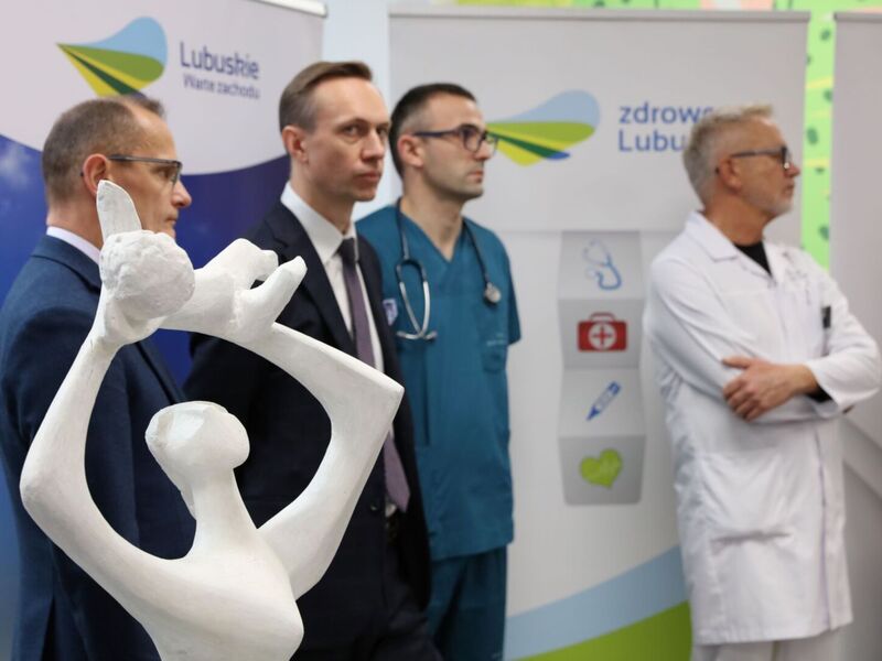 2 listopada 2022 r. rozpoczęły się przenosiny oddziałów zielonogórskiego Szpitala Uniwersyteckiego do Centrum Zdrowia Matki i Dziecka. Z tej okazji odbył się briefing prasowy.