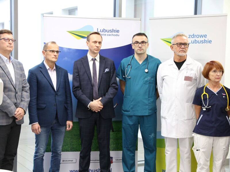 2 listopada 2022 r. rozpoczęły się przenosiny oddziałów zielonogórskiego Szpitala Uniwersyteckiego do Centrum Zdrowia Matki i Dziecka. Z tej okazji odbył się briefing prasowy.