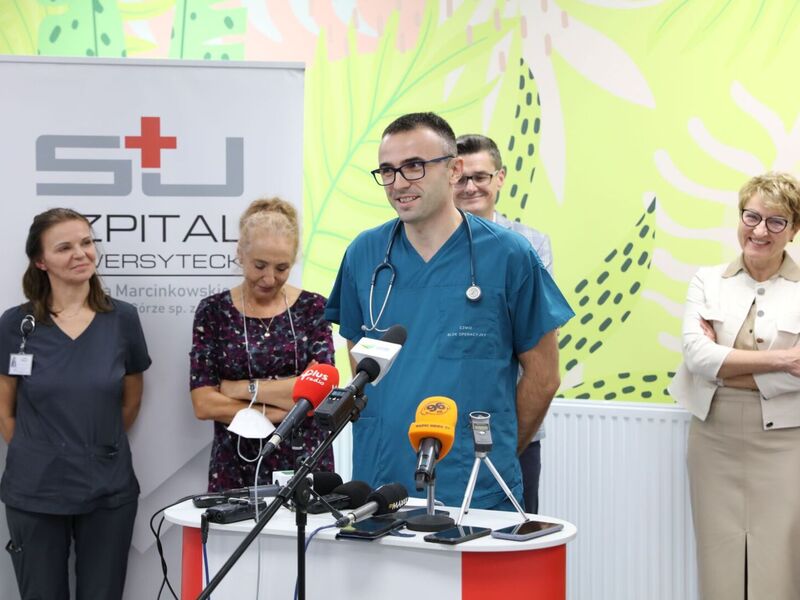 2 listopada 2022 r. rozpoczęły się przenosiny oddziałów zielonogórskiego Szpitala Uniwersyteckiego do Centrum Zdrowia Matki i Dziecka. Z tej okazji odbył się briefing prasowy.