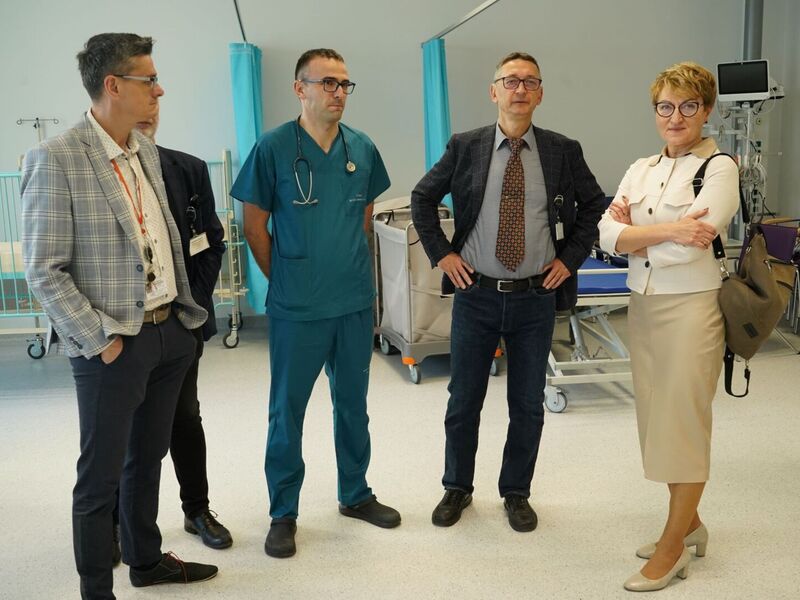 2 listopada 2022 r. rozpoczęły się przenosiny oddziałów zielonogórskiego Szpitala Uniwersyteckiego do Centrum Zdrowia Matki i Dziecka. Z tej okazji odbył się briefing prasowy.