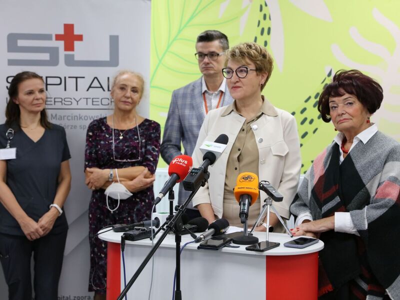 2 listopada 2022 r. rozpoczęły się przenosiny oddziałów zielonogórskiego Szpitala Uniwersyteckiego do Centrum Zdrowia Matki i Dziecka. Z tej okazji odbył się briefing prasowy.