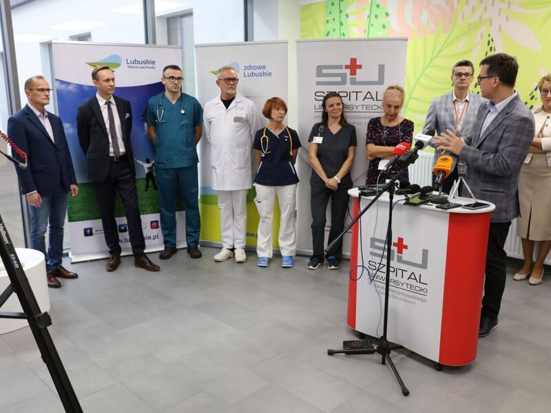 2 listopada 2022 r. rozpoczęły się przenosiny oddziałów zielonogórskiego Szpitala Uniwersyteckiego do Centrum Zdrowia Matki i Dziecka. Z tej okazji odbył się briefing prasowy.