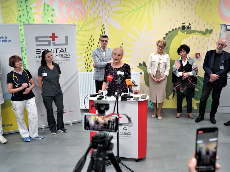 2 listopada 2022 r. rozpoczęły się przenosiny oddziałów zielonogórskiego Szpitala Uniwersyteckiego do Centrum Zdrowia Matki i Dziecka. Z tej okazji odbył się briefing prasowy.