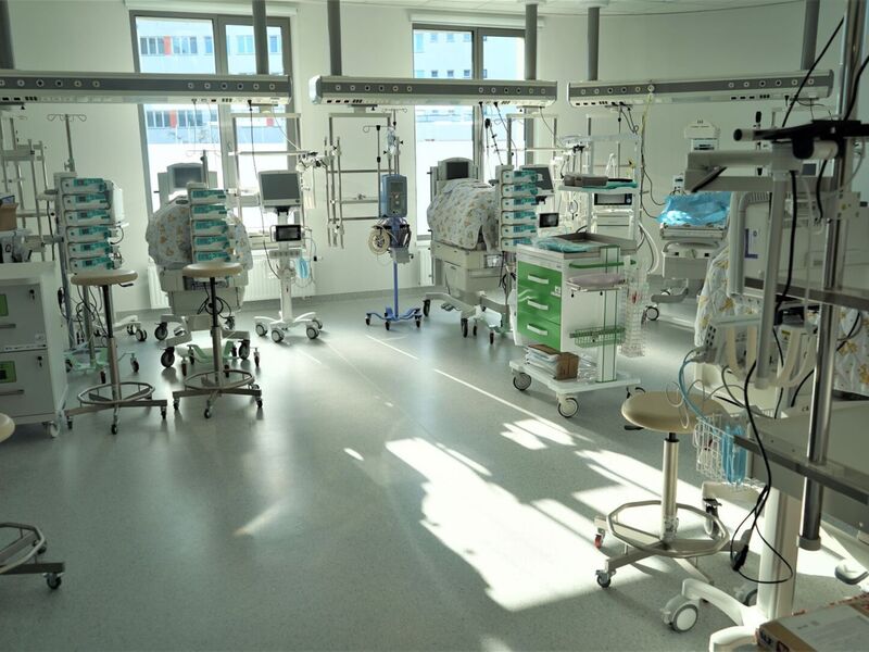 2 listopada 2022 r. rozpoczęły się przenosiny oddziałów zielonogórskiego Szpitala Uniwersyteckiego do Centrum Zdrowia Matki i Dziecka. Z tej okazji odbył się briefing prasowy.