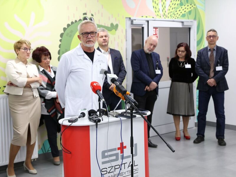 2 listopada 2022 r. rozpoczęły się przenosiny oddziałów zielonogórskiego Szpitala Uniwersyteckiego do Centrum Zdrowia Matki i Dziecka. Z tej okazji odbył się briefing prasowy.