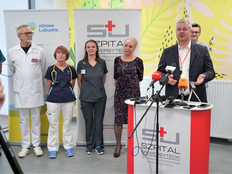 2 listopada 2022 r. rozpoczęły się przenosiny oddziałów zielonogórskiego Szpitala Uniwersyteckiego do Centrum Zdrowia Matki i Dziecka. Z tej okazji odbył się briefing prasowy.
