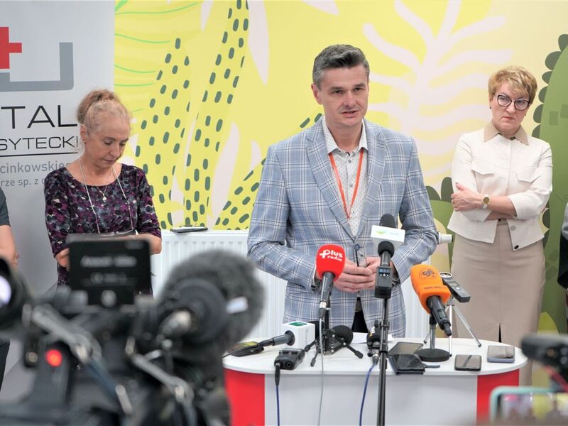 2 listopada 2022 r. rozpoczęły się przenosiny oddziałów zielonogórskiego Szpitala Uniwersyteckiego do Centrum Zdrowia Matki i Dziecka. Z tej okazji odbył się briefing prasowy.