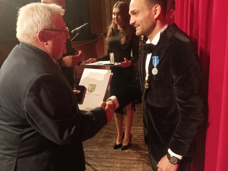 W Teatrze im. Juliusza Osterwy w Gorzowie Wlkp. odbyła się gala z okazji jubileuszu 75-lecia Stali Gorzów. W trakcie wydarzenia Bartosz Zmarzlik i Krzysztof Orzeł otrzymali Odznaki Honorowe za Zasługi dla Województwa Lubuskiego.