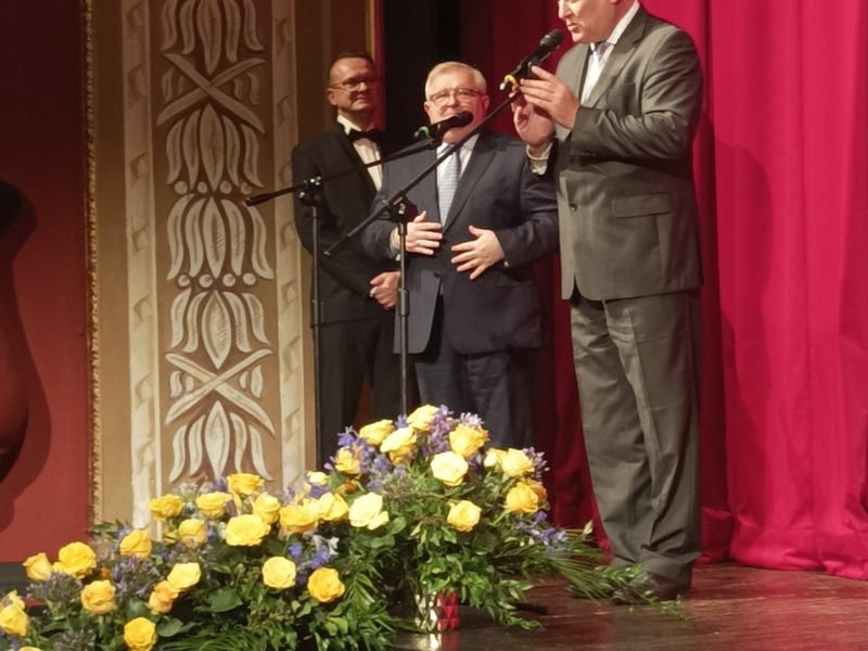 W Teatrze im. Juliusza Osterwy w Gorzowie Wlkp. odbyła się gala z okazji jubileuszu 75-lecia Stali Gorzów. W trakcie wydarzenia Bartosz Zmarzlik i Krzysztof Orzeł otrzymali Odznaki Honorowe za Zasługi dla Województwa Lubuskiego. Lubuski samorząd reprezentowali członek zarządu województwa Tadeusz Jędrzejczak oraz przewodniczący Sejmiku Wacław Maciuszonek