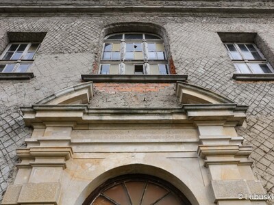 XVII-wieczny barokowy pałac przy ul. Górnej w Zielonej Górze Ochli 