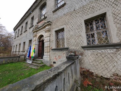 XVII-wieczny barokowy pałac przy ul. Górnej w Zielonej Górze Ochli 