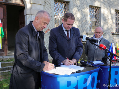 Podpisanie umowy na dofinansowanie projektu w ramach Regionalnego Programu Operacyjnego – Lubuskie 2020 pod nazwą „Rewitalizacja barokowego Pałacu w Ochli wraz z otoczeniem – Centrum Kultur Europejskich - I etap”.