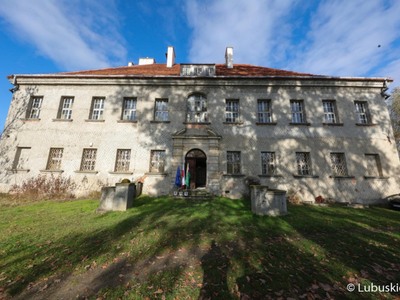 XVII-wieczny barokowy pałac przy ul. Górnej w Zielonej Górze Ochli 