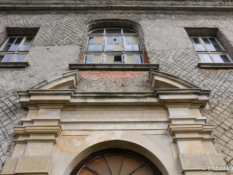 XVII-wieczny barokowy pałac przy ul. Górnej w Zielonej Górze Ochli