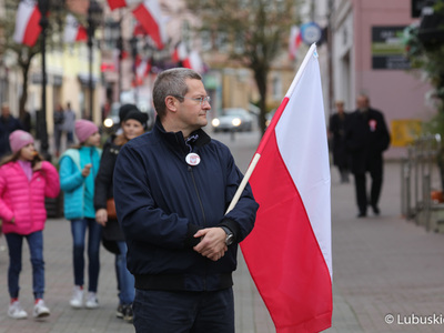 Uczestnik Marszu Niepodległości w Zielonej Górze