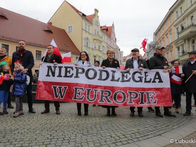 Marsz Niepodległości w centrum Zielonej Góry 