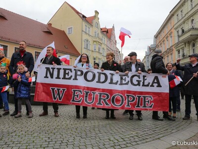 Marsz Niepodległości w centrum Zielonej Góry 