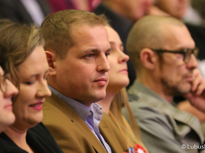 Wicemarszałek Łykasz Porycki na koncercie z okazji Święta Niepodległości w Filharmonii Zielonogórskiej 