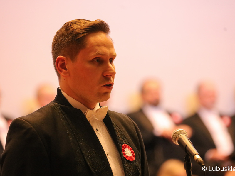 Dyrygent Rafał Kłoczko.
