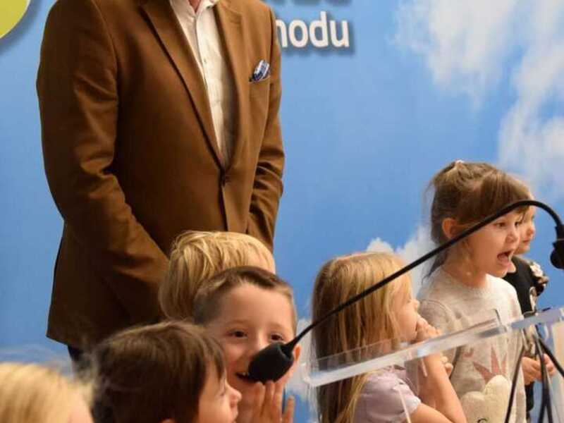 Przedszkolaki w sali prasowej