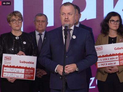 Uczestnicy konferencji prasowej Ruchu Samorządowego TAK! Dla Polski. 
Przy mikrofonie prezydent Sosnowca Arkadiusz Chęciński.