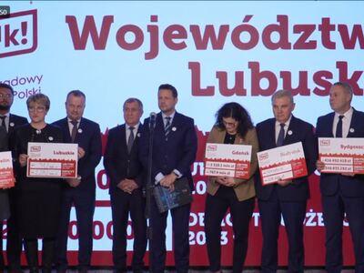 Uczestnicy konferencji prasowej Ruchu Samorządowego TAK! Dla Polski 