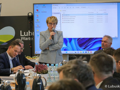 Marszałek Elżbieta Anna Polak na spotkaniu zespołu do spraw rewitalizacji Odry
