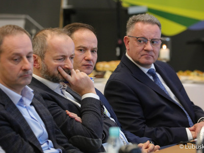 Uczestnicy spotkania zespołu do spraw rewitalizacji Odry
