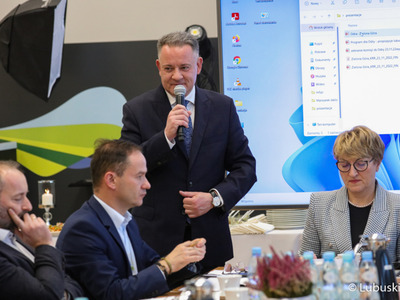 Uczestnicy spotkania zespołu do spraw rewitalizacji Odry
