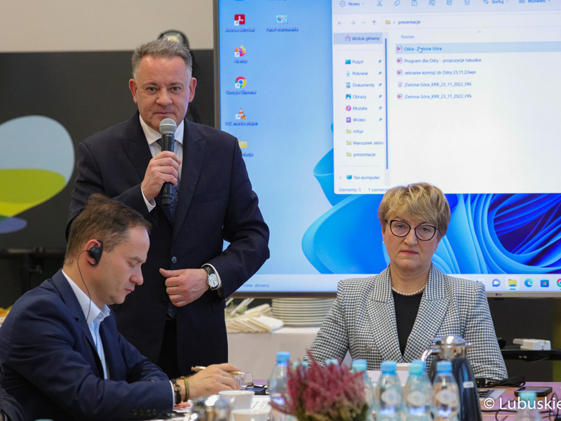 Uczestnicy spotkania zespołu do spraw rewitalizacji Odry