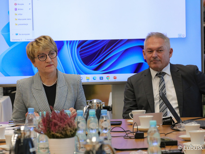 Uczestnicy spotkania zespołu do spraw rewitalizacji Odry