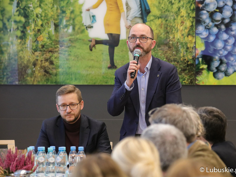 Uczestnicy spotkania zespołu do spraw rewitalizacji Odry
