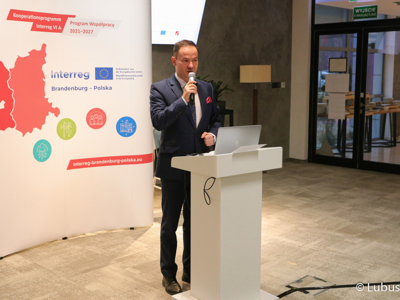 Dyrektor Biura Współpracy zagranicznej UMWL Radosław Brodzik