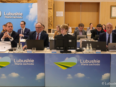 Członkowie zarządu woj. lubuskiego podczas XLVIII zwyczajnej sesji Sejmiku Województwa Lubuskiego.