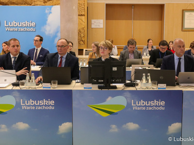 Członkowie zarządu woj. lubuskiego podczas XLVIII zwyczajnej sesji Sejmiku Województwa Lubuskiego.